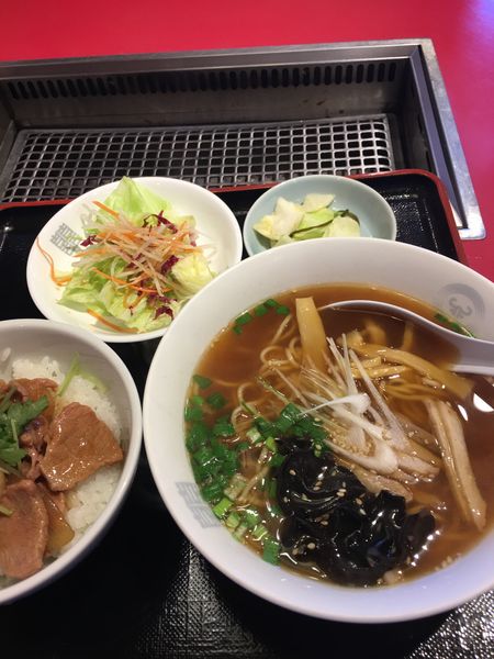 「日替りランチ(牛骨ラーメン、豚丼) 640円」@朝鮮飯店 高崎駅西口店の写真