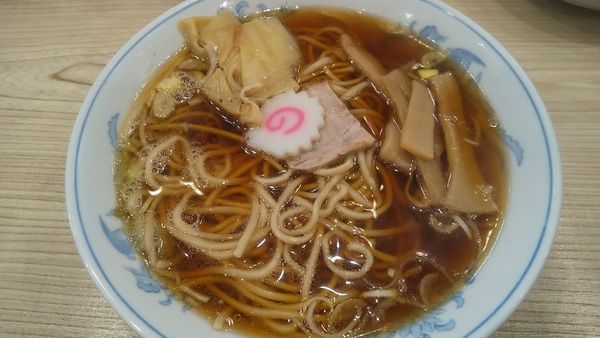 「サッポロ黒ラベル・小瓶+ワンタン皿→らーめん(¥1,300)」@らーめん 高尾の写真