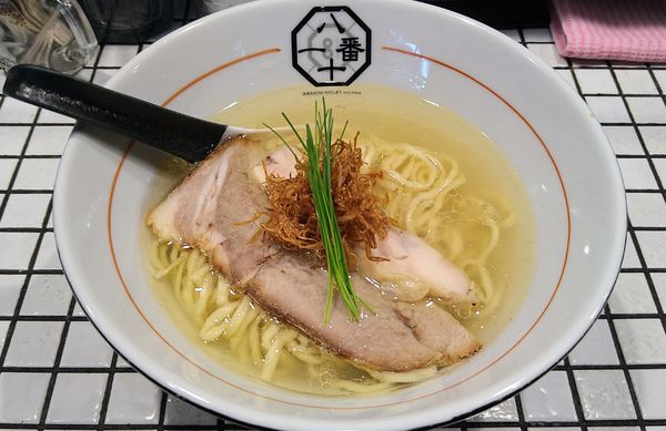 「うま味塩そば(中太手もみ麺)」@81番の写真