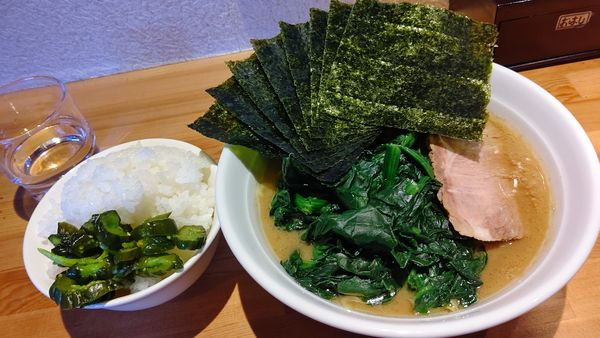 「ノリラーメン７９０円&ホウレン草１００円」@横浜家系ラーメン おか家の写真
