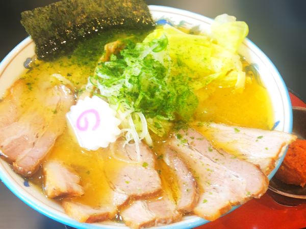 「辛味噌半チャーシュー麺」@寅真らーめんの写真