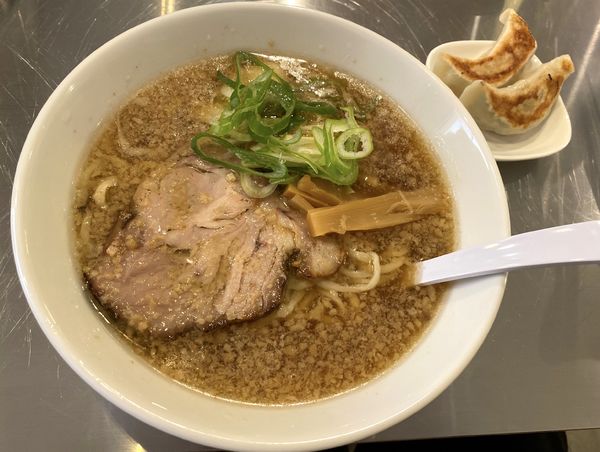 「餃子セット 950円 ＋ 背脂50円」@らーめんと餃子かんなの写真