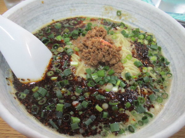 「担々麺　８００円　サービス半ライス」@雅龍の写真