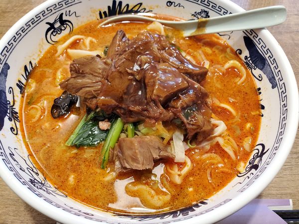 「マーラー牛肉刀削麺」@福濱の写真