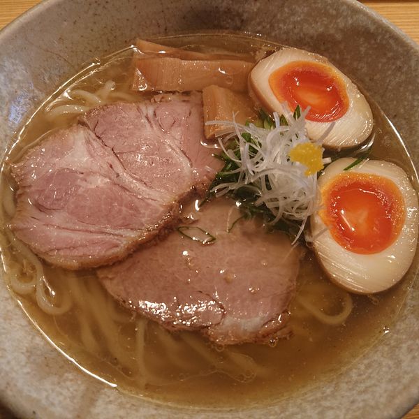 「塩らーめん750円、味付け玉子100円」@山﨑麺二郎の写真
