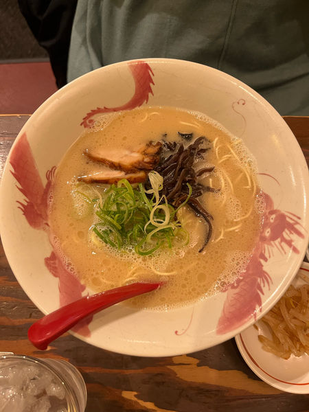 「とんこつ純味 800円」@龍の家 新宿小滝橋通り店の写真