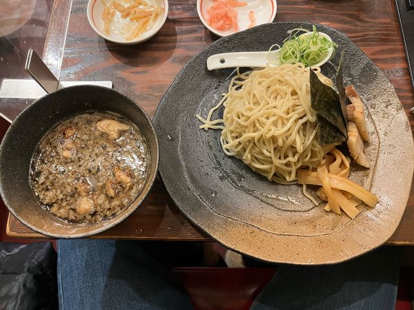 「つけ麺もつ・並(250g) 900円」@龍の家 新宿小滝橋通り店の写真