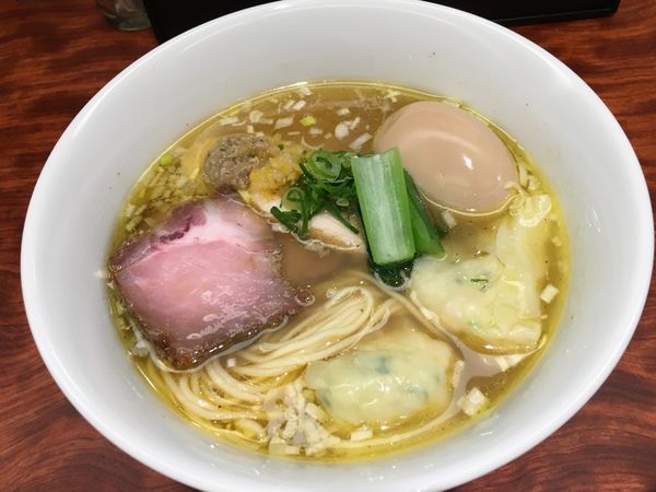 「特製 塩そば」@三馬路 東京店の写真