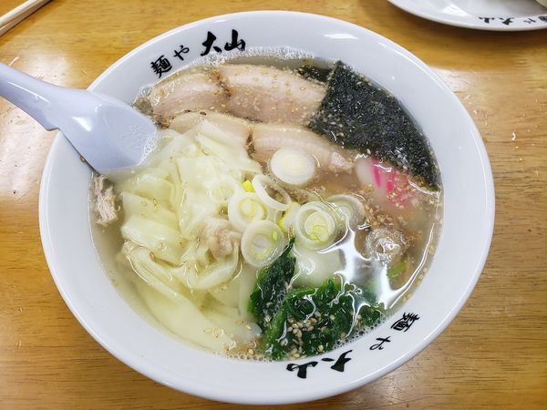 「しおワンタンめん（半麺」@青竹手打ちラーメン 麺や大山の写真