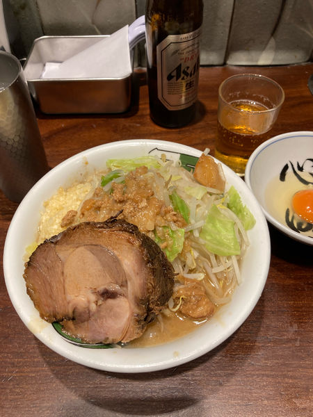 「雷そば　野菜ちょい増し　生卵トッピング」@ラーメン 雷 東京本丸店の写真