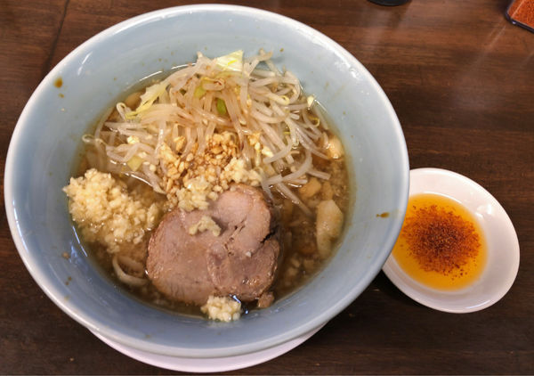 「小の小ラーメン 麺半分ヤサイ少な目ニンニクラー油 650円」@らーめん玄の写真