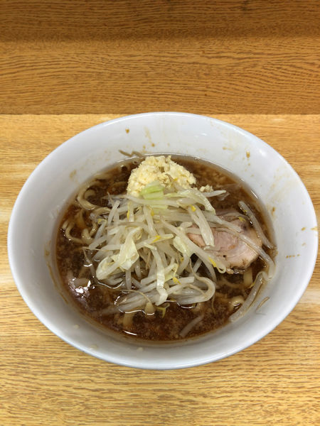 「ラーメン 780円　麺半分 ヤサイ少な目にんにく」@ラーメン二郎 環七新新代田店の写真
