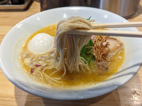 「【限定】純鶏白湯、味玉(850+100)」@中華そば 貴将の写真