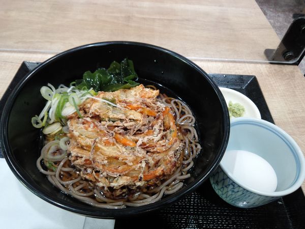 「冷しかき揚げそば　５５０円」@いわいたけし丼 アリオ西新井の写真