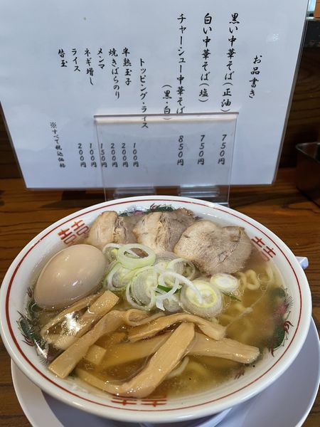 「白い中華そば　煮卵トッピング」@黒い中華そば 伊とうの写真