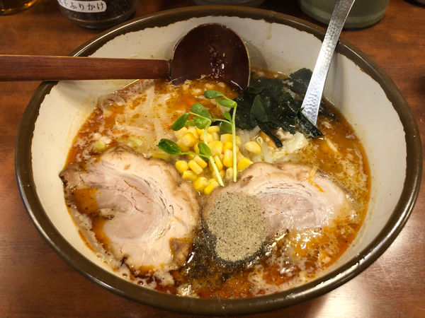 「ピリ辛＋焼豚2枚」@味噌一 常盤台店の写真