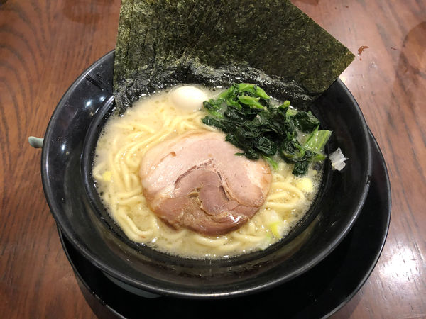 「らーめん＋のり」@横浜家系ラーメン 晴天家 十条店の写真