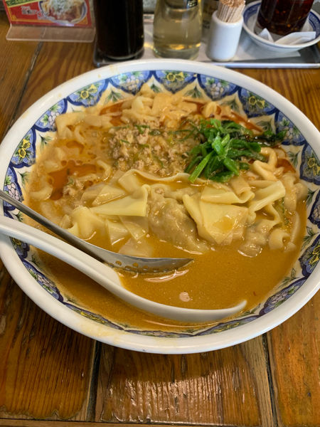 「坦々麺、雲呑トッピング」@中国ラーメン 揚州商人 田無店の写真