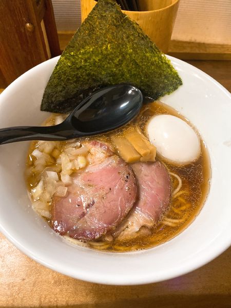 「【限定】あご煮干しとラウス昆布の醤油らーめん 味玉」@いのうえの写真