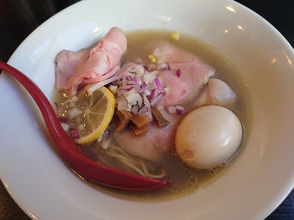 「帆立と牡蠣出汁塩そば 特製」@雨ニモマケズの写真