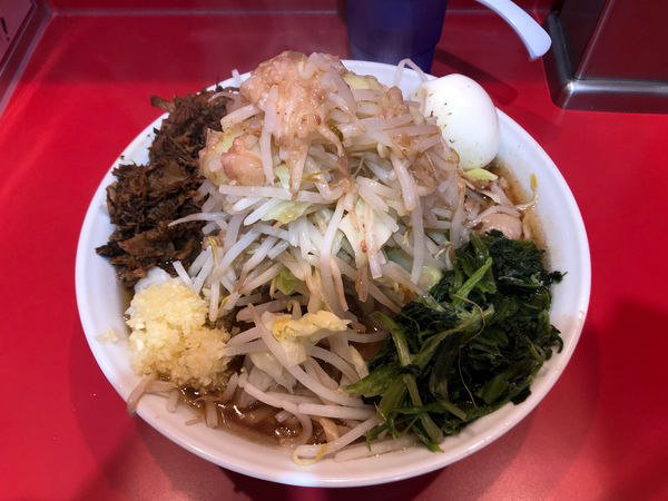 「ラーメン小　￥30卵　ほうれん草　崩し豚」@麺屋 桐龍 久喜店の写真