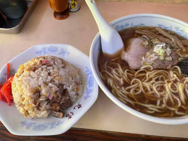 「ラーメン半チャーハン」@丸信中華そばの写真