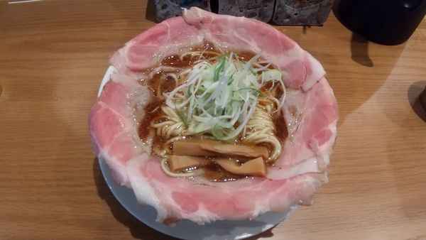 「ピストル（チャーシュー5枚）890円」@ラーメン大戦争 神田店の写真