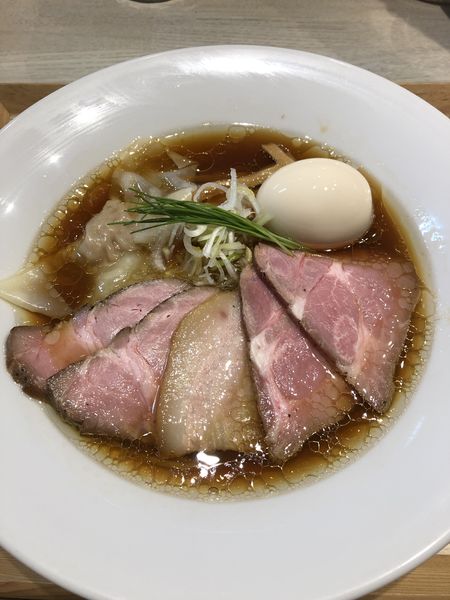 「特製中華蕎麦(醤油)細麺1250円」@宍道湖しじみ中華蕎麦 琥珀 東京本店の写真