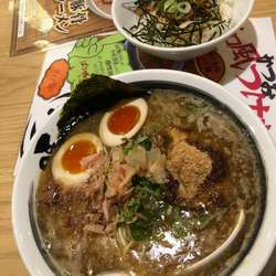かつお豚骨醤油ラーメン