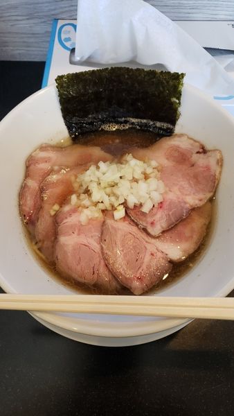 「煮干しそば＋チャーシュー3枚＋にぼ玉」@煮干中華蕎麦 舞〜Mau〜の写真