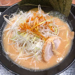 濃厚味噌伝丸ラーメン　930円