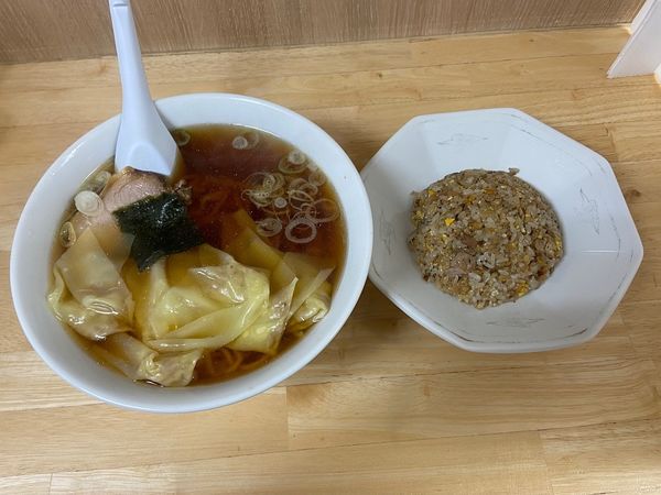 「ワンタンメン＋半チャーハン」@谷ラーメンの写真
