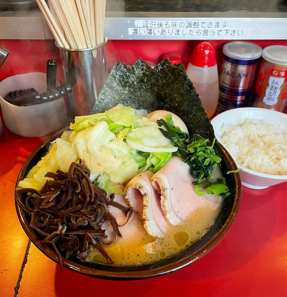 「満腹セット、キャベツトッピング¥1100」@どんとこい家の写真