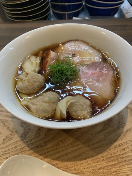 「わんたん醤油ラーメン」@らぁ麺 紫陽花の写真