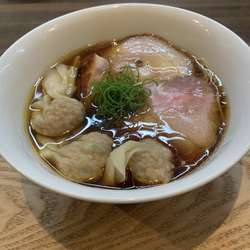 わんたん醤油ラーメン