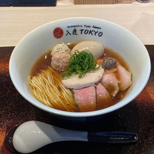 「ポルチーニ醤油らぁ麺(980円)＋特製トッピング(450円)」@入鹿TOKYOの写真
