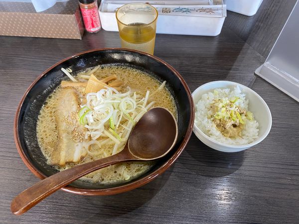 「味噌ラーメン、チャーシュー丼(ランチタイム)」@札幌麺や 鬼てつの写真