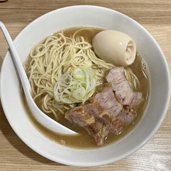 「肉そば＋半熟玉子」@自家製麺 伊藤 神田店の写真
