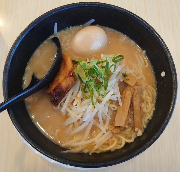 「赤鷹 味玉(810円)」@大鷹ラーメンの写真