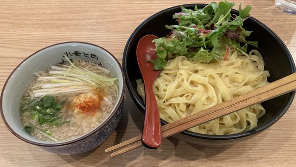 「背脂生姜醤油」@小麦と肉 桃の木の写真