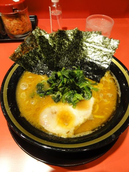 「ラーメン800円硬め」@環2家 蒲田店の写真