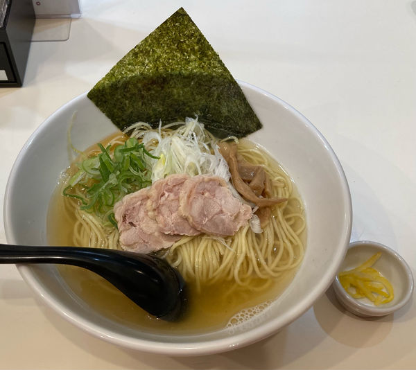 「【気まぐれ煮干し】淡麗ニボらーめん(柚子別皿)」@麺匠 風流の写真