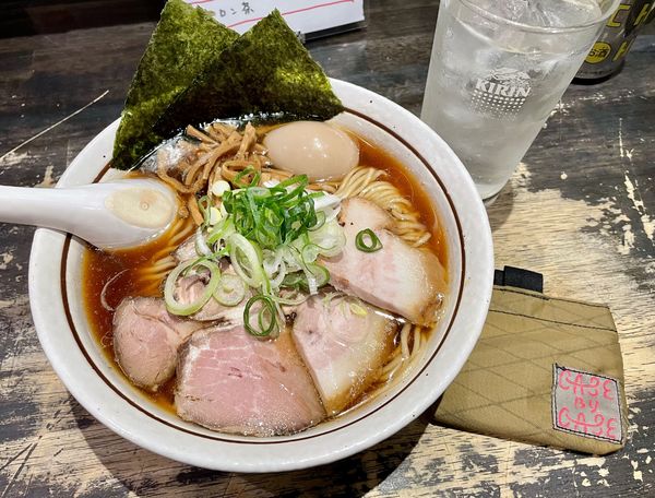 「特製中華そば中盛＋レモンサワー」@中華そば しながわの写真