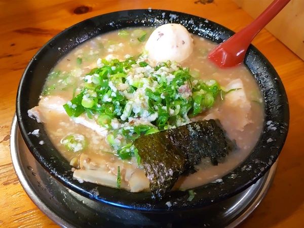 「とんこつチャーシューメン（半熟味玉入り）大盛」@無鉄砲 本店の写真
