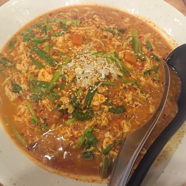 「特製タンタンメン(カレー10辛)850円、ニラ150円他」@麺や 新のすけの写真
