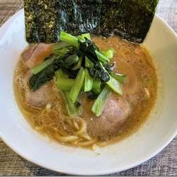 豚骨醤油（並）（醤油・煮干し（並）・油そば（並）を同行者とシェア)