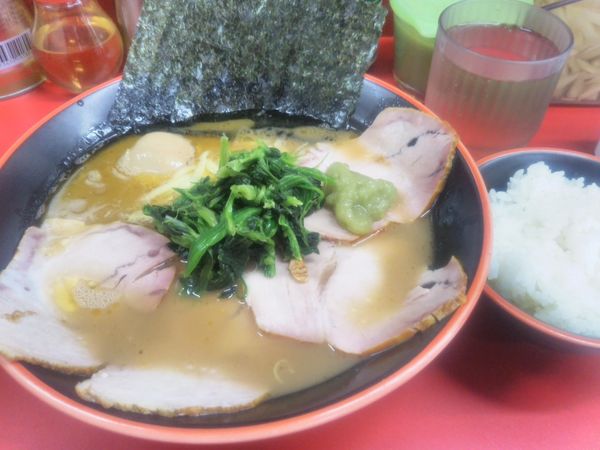 「チャーシュー麺並900円＋味玉100＋小ライス50」@横濱家系ラーメン 勝鬨家の写真