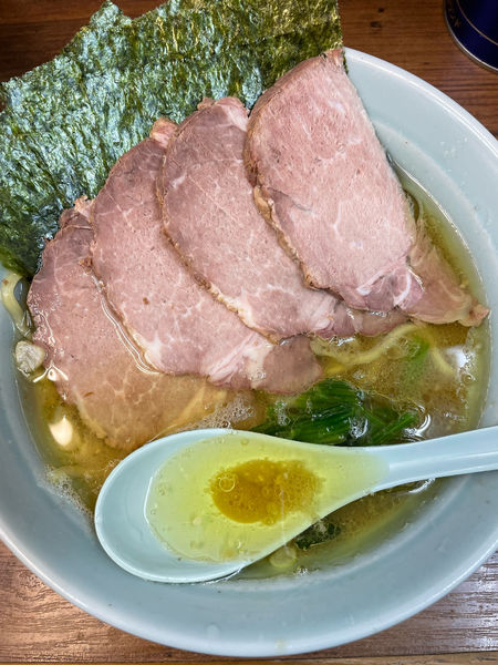 「チャーシューメン+生卵+サービスライス」@横浜ラーメン 武蔵家 国領店の写真