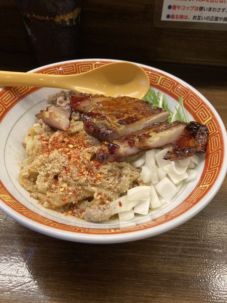 「スモークチキンまぜそば（９５０円）」@麺や一芯の写真