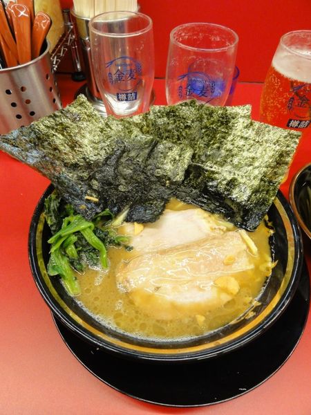 「ラーメン700円硬め薄め金麦200円☓3」@家系ラーメン王道家直伝 との丸家 松飛台店の写真